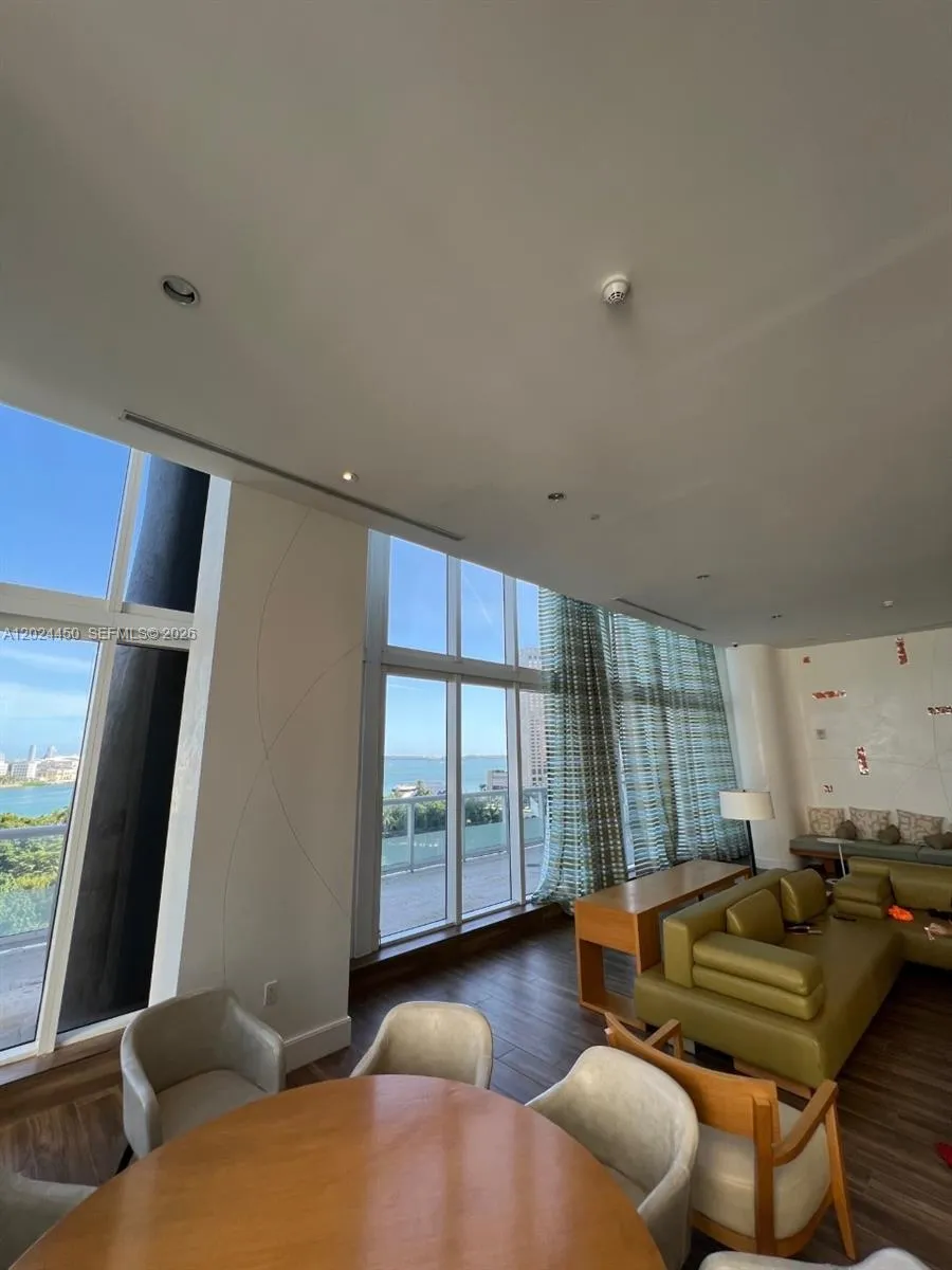 50 Biscayne Blvd #2401 Miami, FL 33132