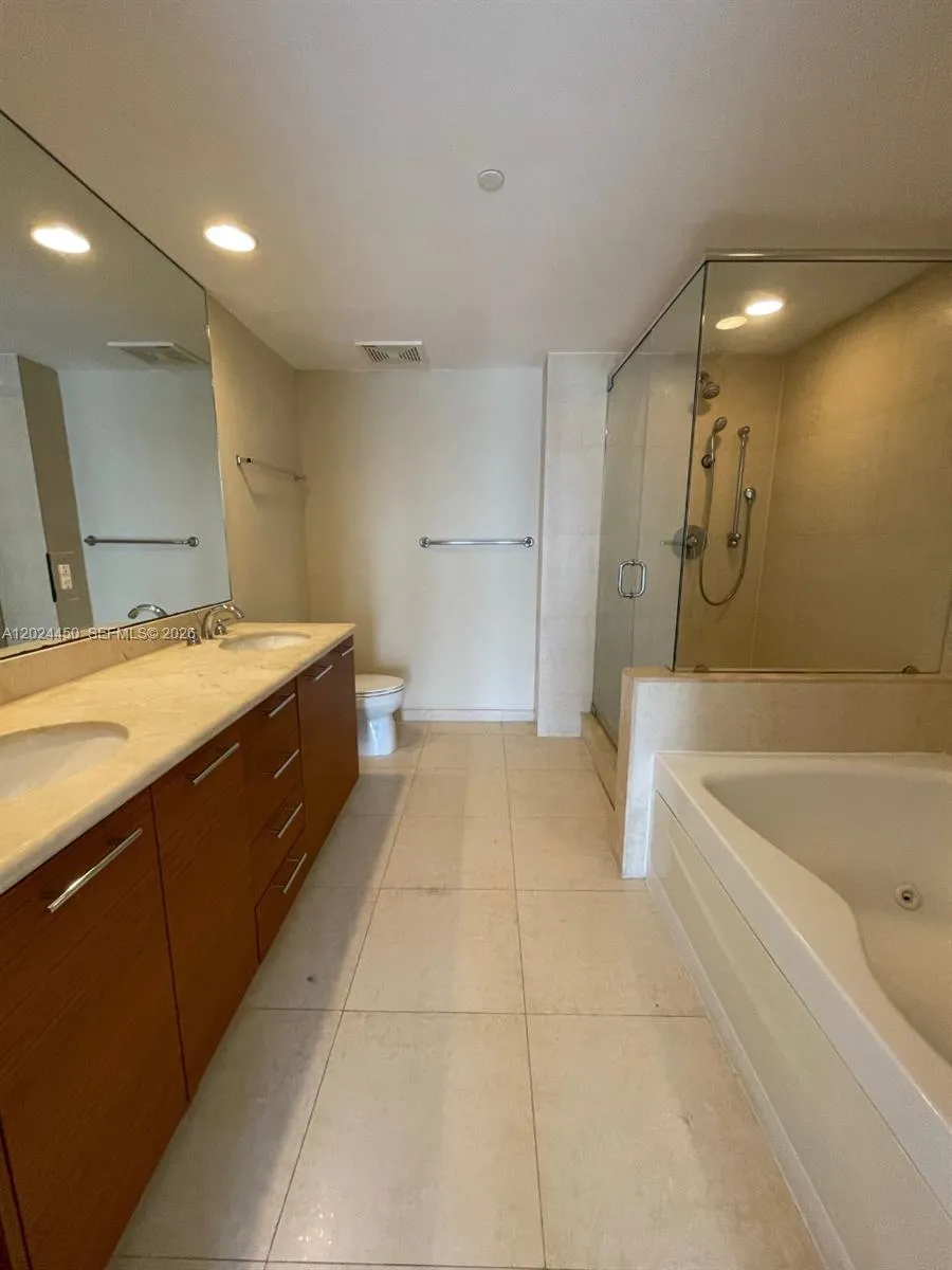 50 Biscayne Blvd #2401 Miami, FL 33132