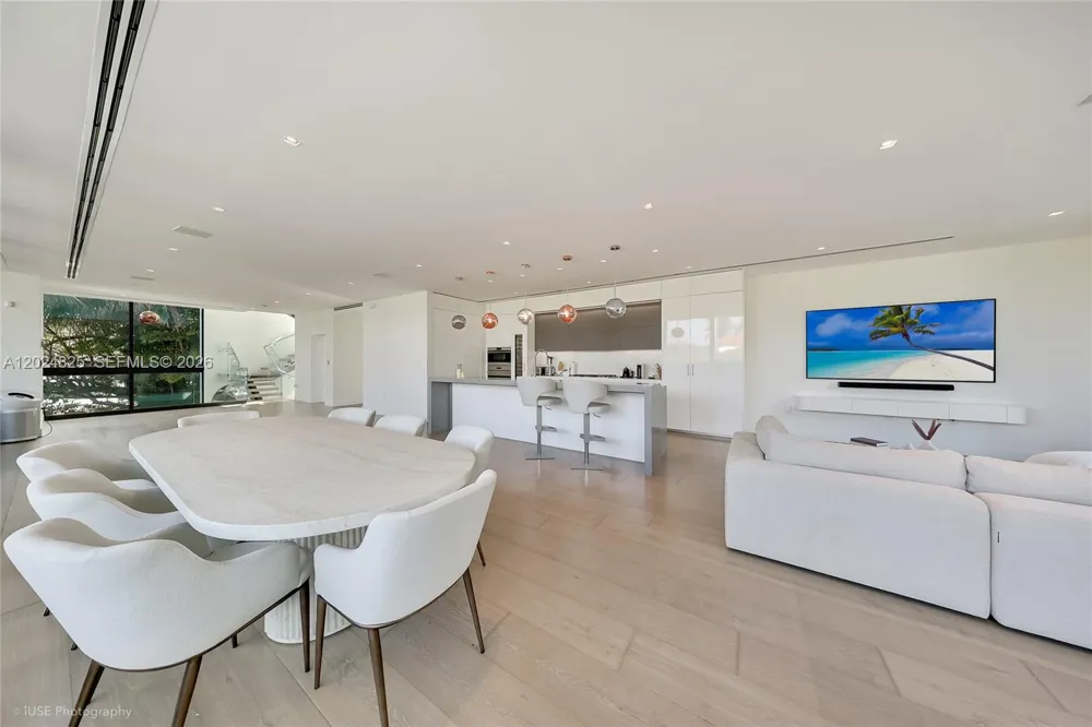 420 Hibiscus Dr Miami Beach, FL 33139