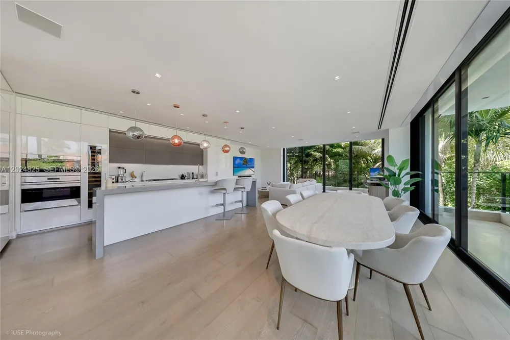 420 Hibiscus Dr Miami Beach, FL 33139
