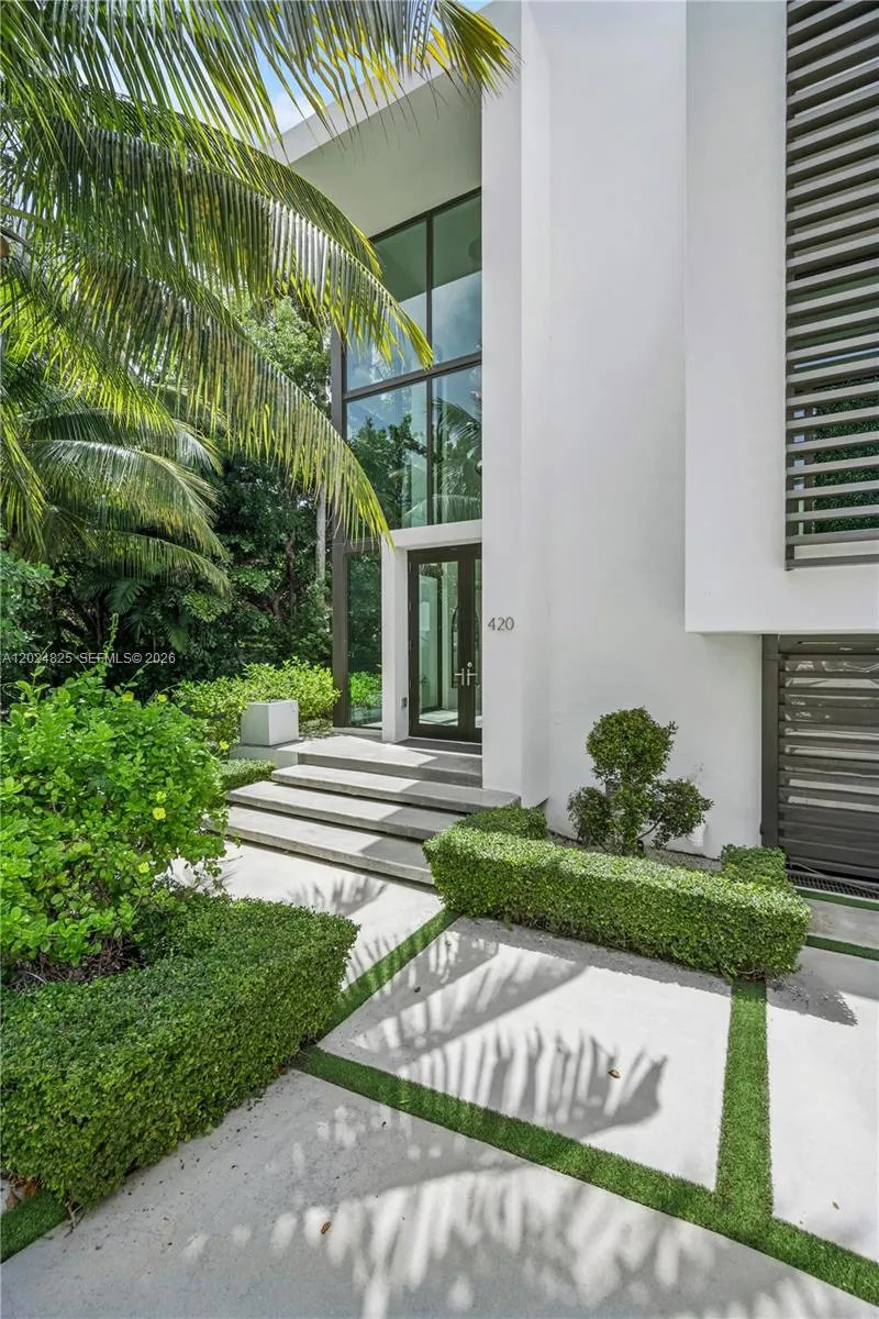 420 Hibiscus Dr Miami Beach, FL 33139