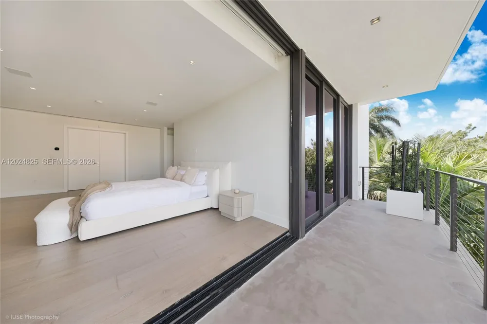 420 Hibiscus Dr Miami Beach, FL 33139