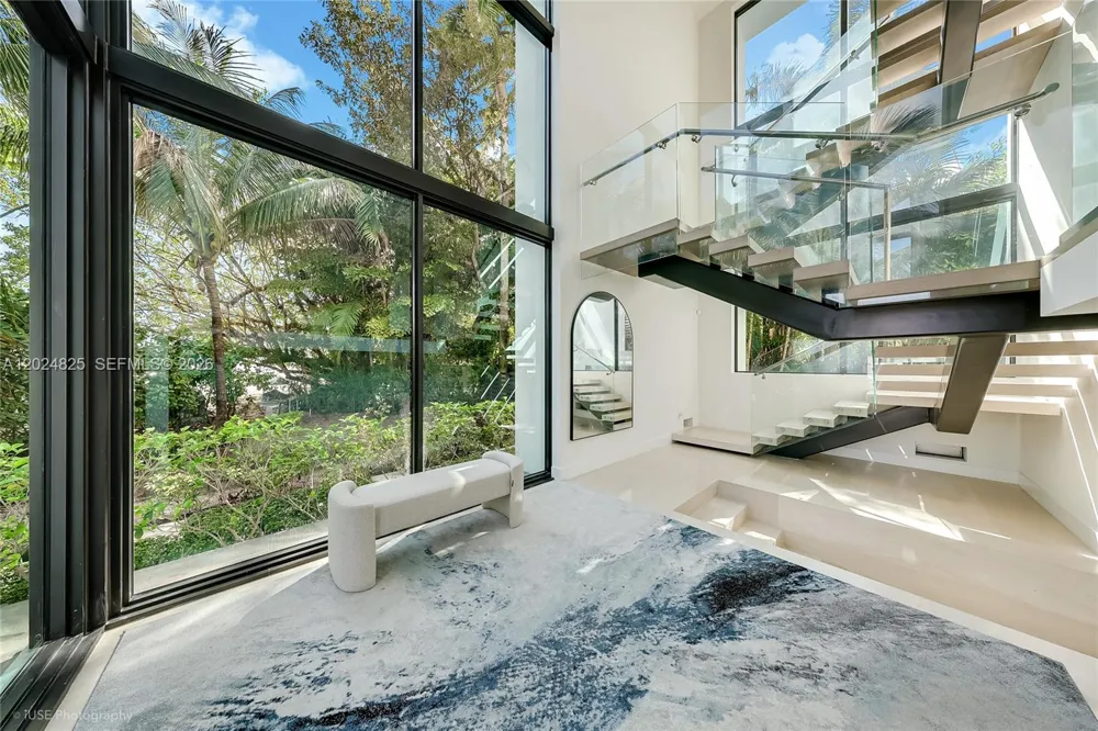 420 Hibiscus Dr Miami Beach, FL 33139