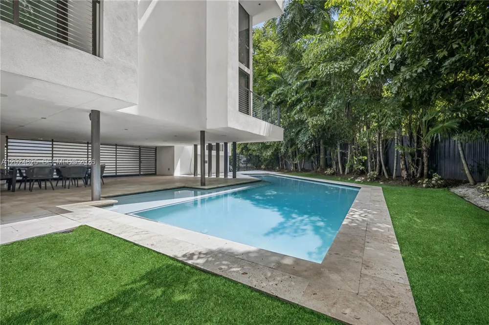 420 Hibiscus Dr Miami Beach, FL 33139