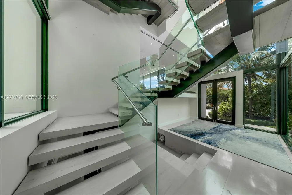 420 Hibiscus Dr Miami Beach, FL 33139