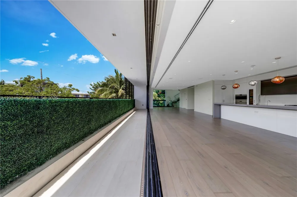 420 Hibiscus Dr Miami Beach, FL 33139