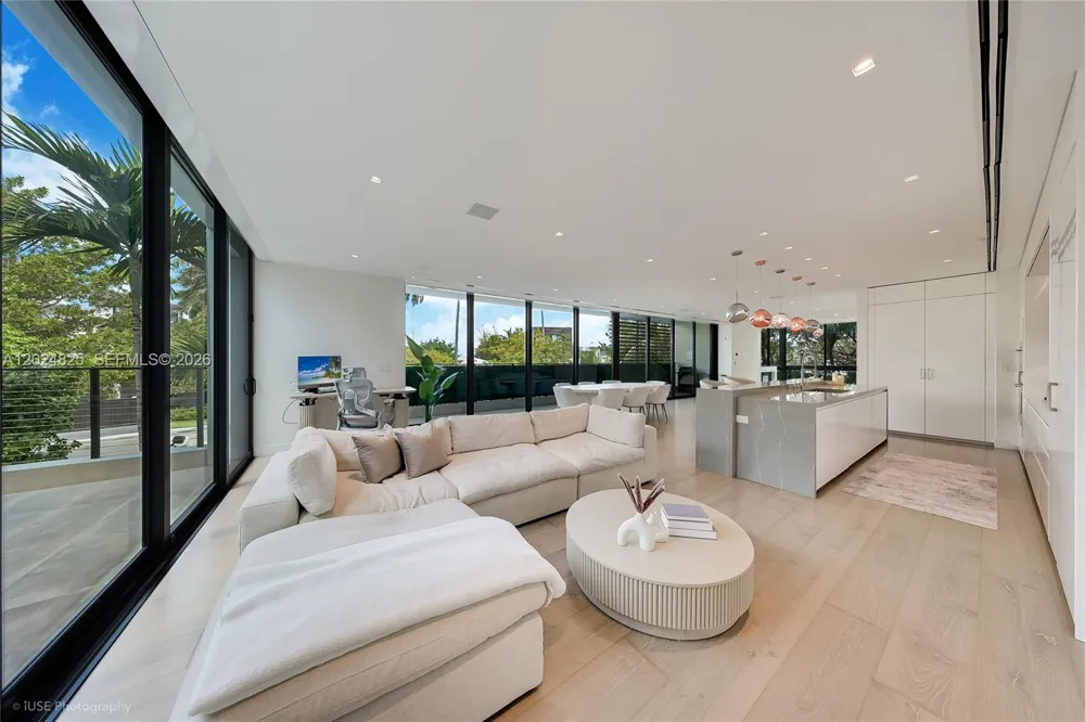 420 Hibiscus Dr Miami Beach, FL 33139