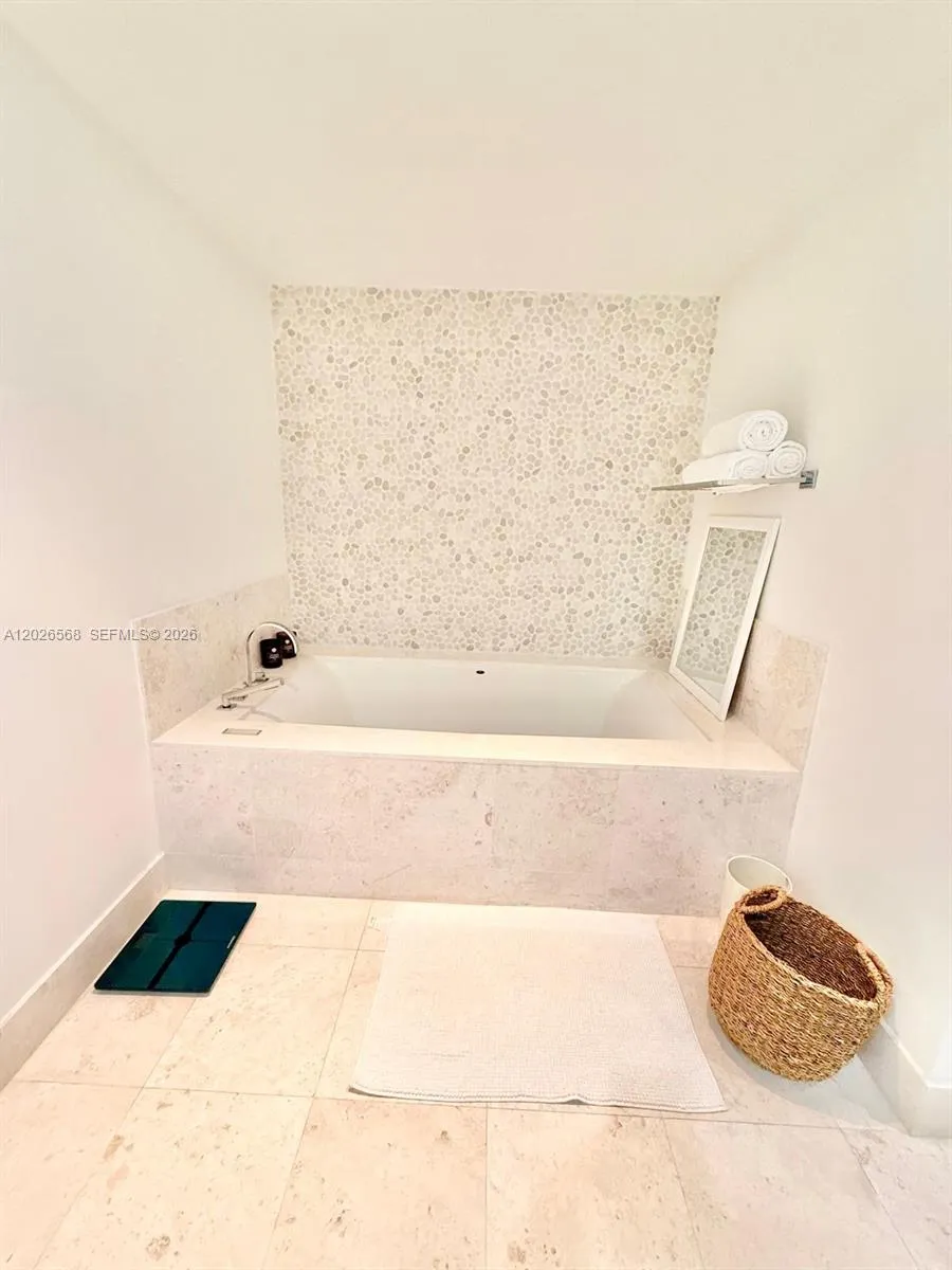 17121 Collins Ave #1207 Sunny Isles Beach, FL 33160