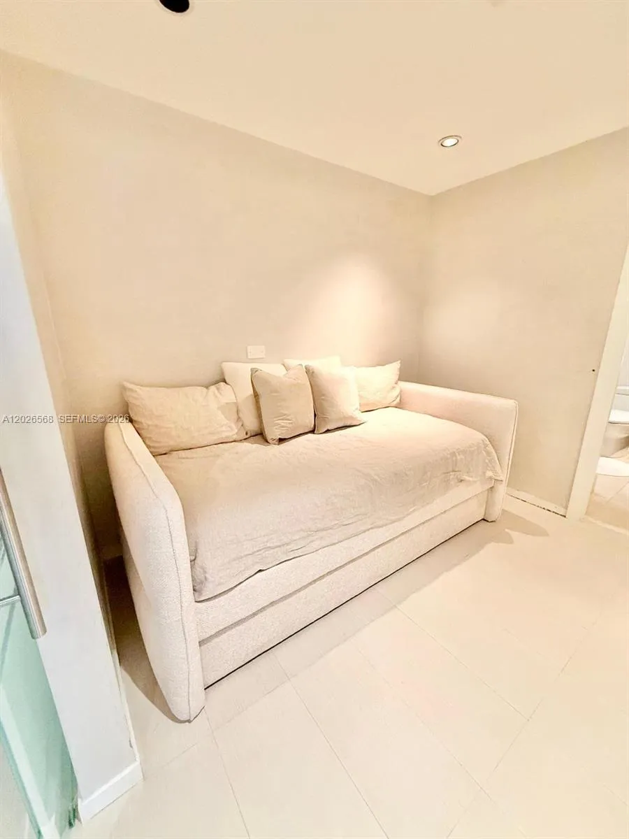 17121 Collins Ave #1207 Sunny Isles Beach, FL 33160
