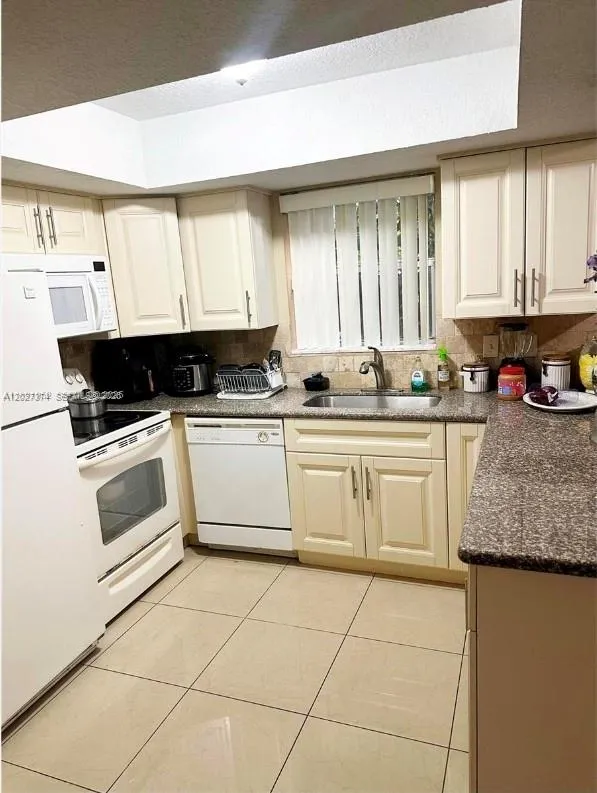 7912 Kimberly Blvd #301 North Lauderdale, FL 33068