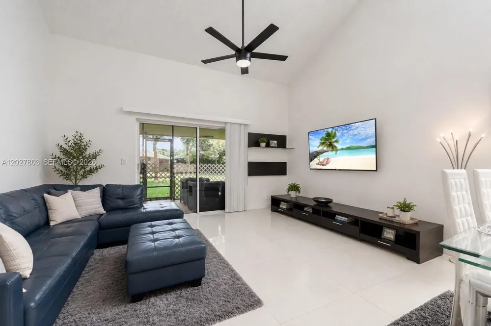 15723 Woodgate Pl #E Sunrise, FL 33326