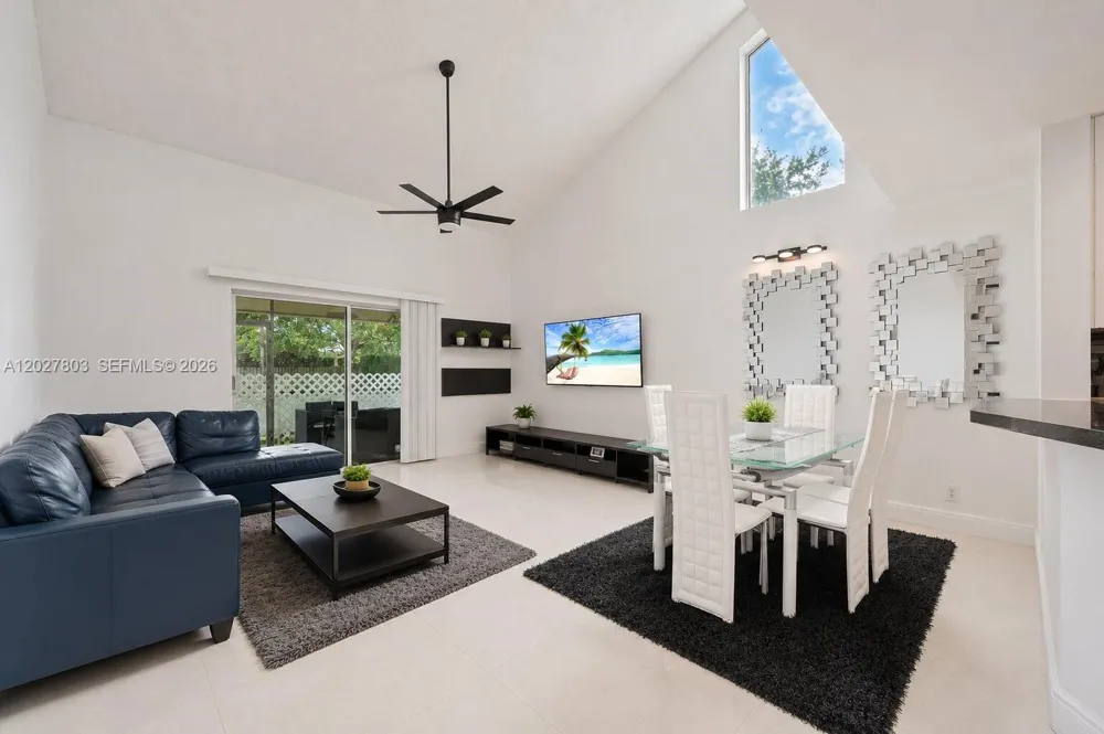 15723 Woodgate Pl #E Sunrise, FL 33326