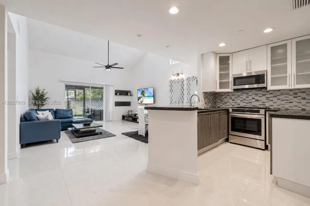 15723 Woodgate Pl #E Sunrise, FL 33326