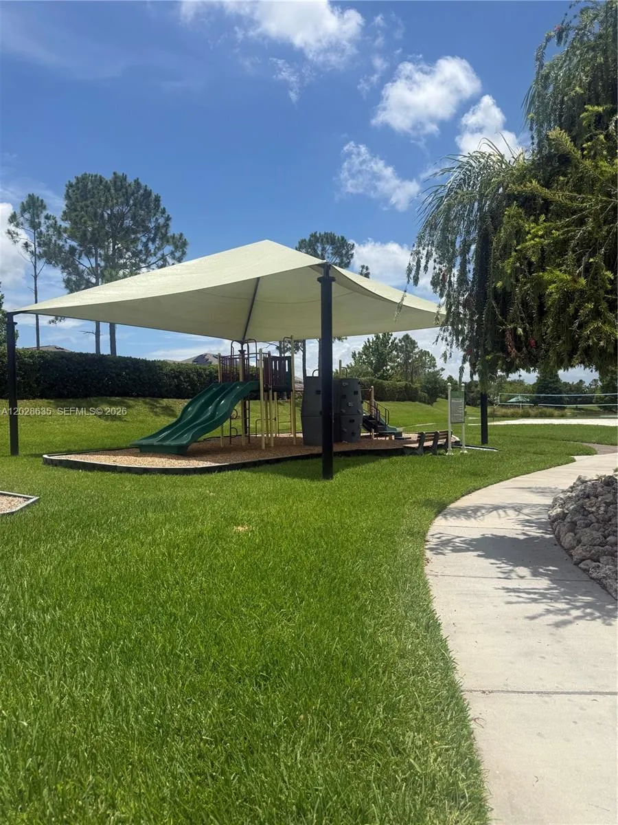 342 STAR SHELL DR Tampa, FL 33572