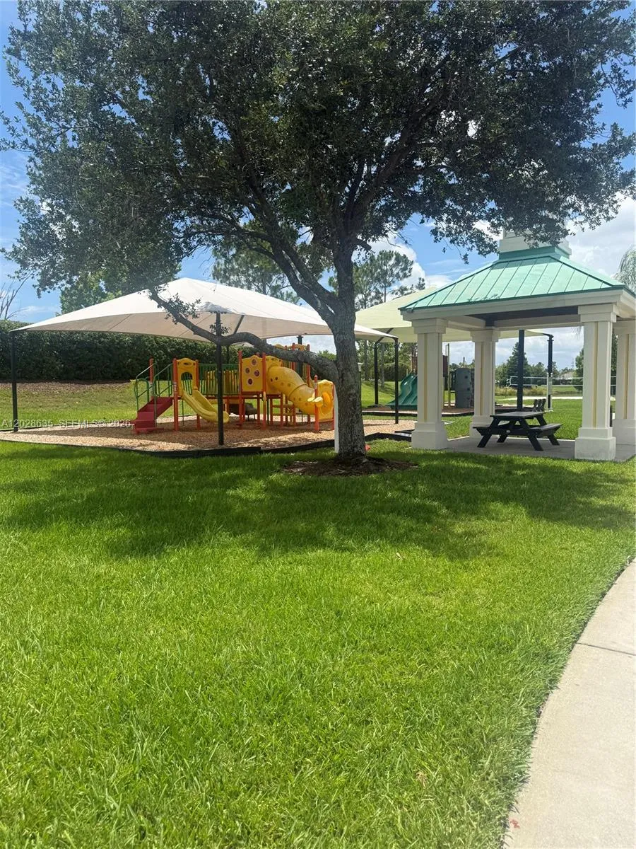342 STAR SHELL DR Tampa, FL 33572