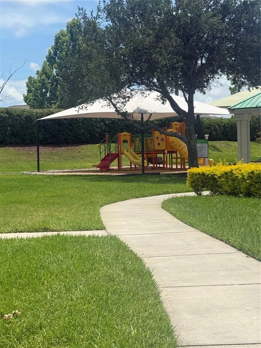 342 STAR SHELL DR Tampa, FL 33572
