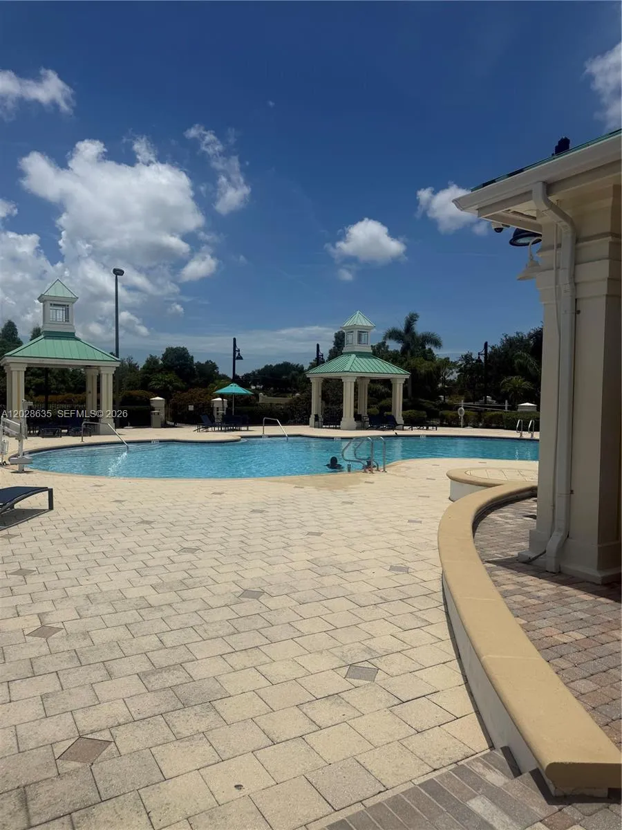 342 STAR SHELL DR Tampa, FL 33572