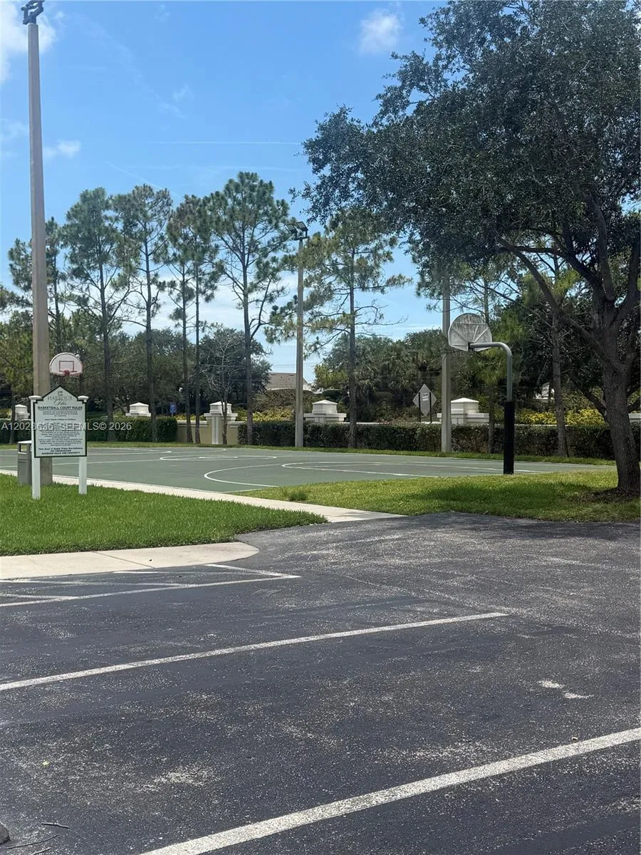 342 STAR SHELL DR Tampa, FL 33572