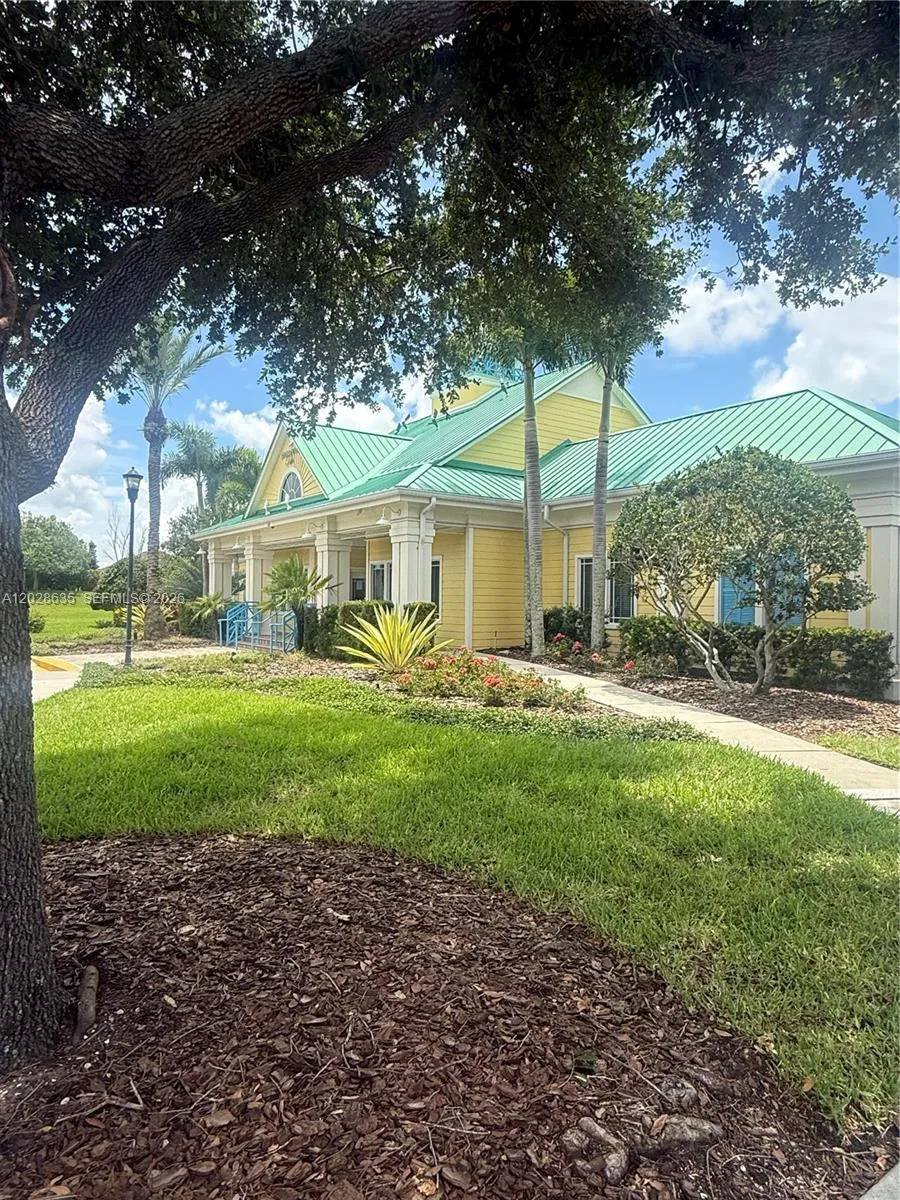 342 STAR SHELL DR Tampa, FL 33572