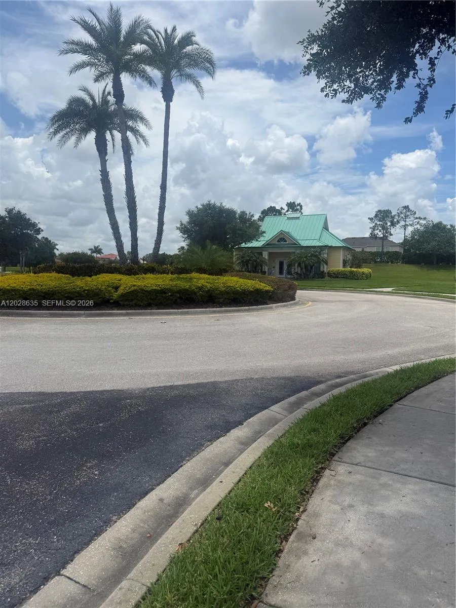 342 STAR SHELL DR Tampa, FL 33572