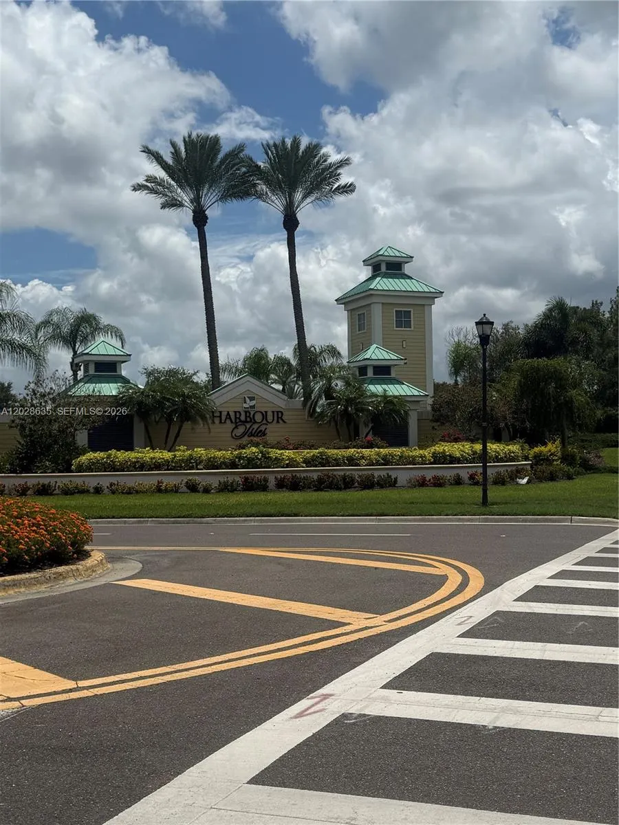 342 STAR SHELL DR Tampa, FL 33572