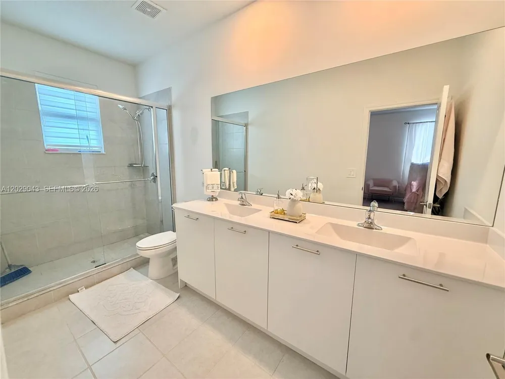 2462 NW 131st Cir Miami, FL 33167