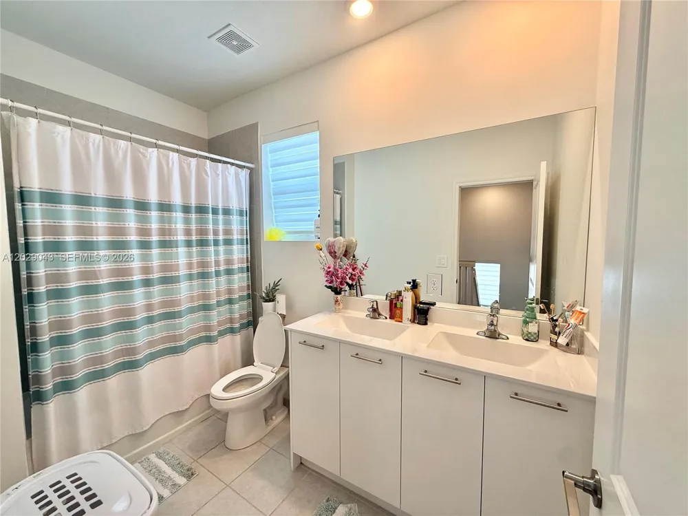 2462 NW 131st Cir Miami, FL 33167