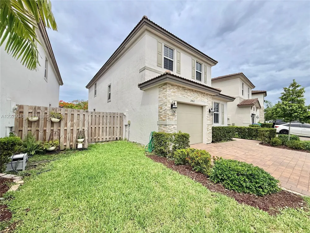 2462 NW 131st Cir Miami, FL 33167