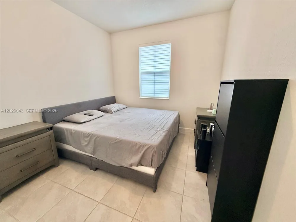 2462 NW 131st Cir Miami, FL 33167