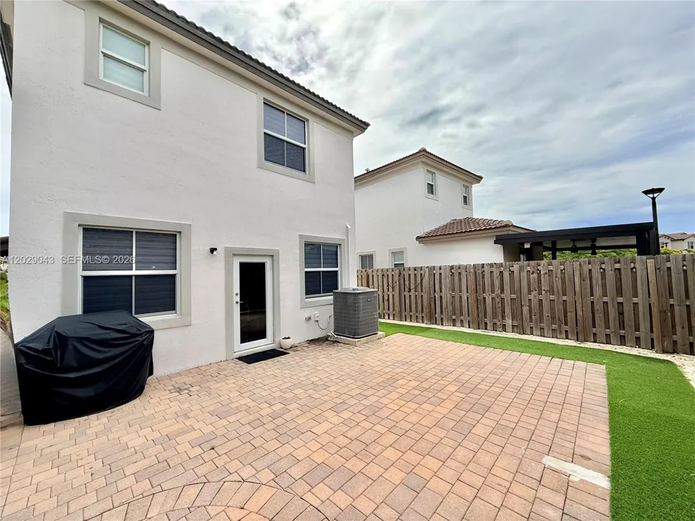 2462 NW 131st Cir Miami, FL 33167