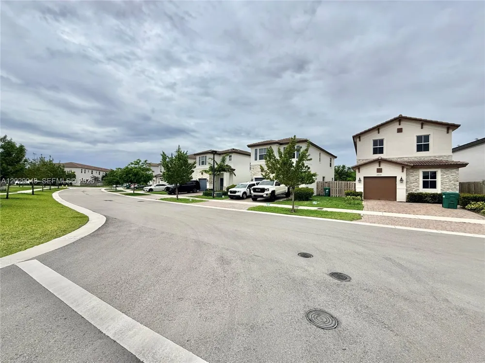 2462 NW 131st Cir Miami, FL 33167