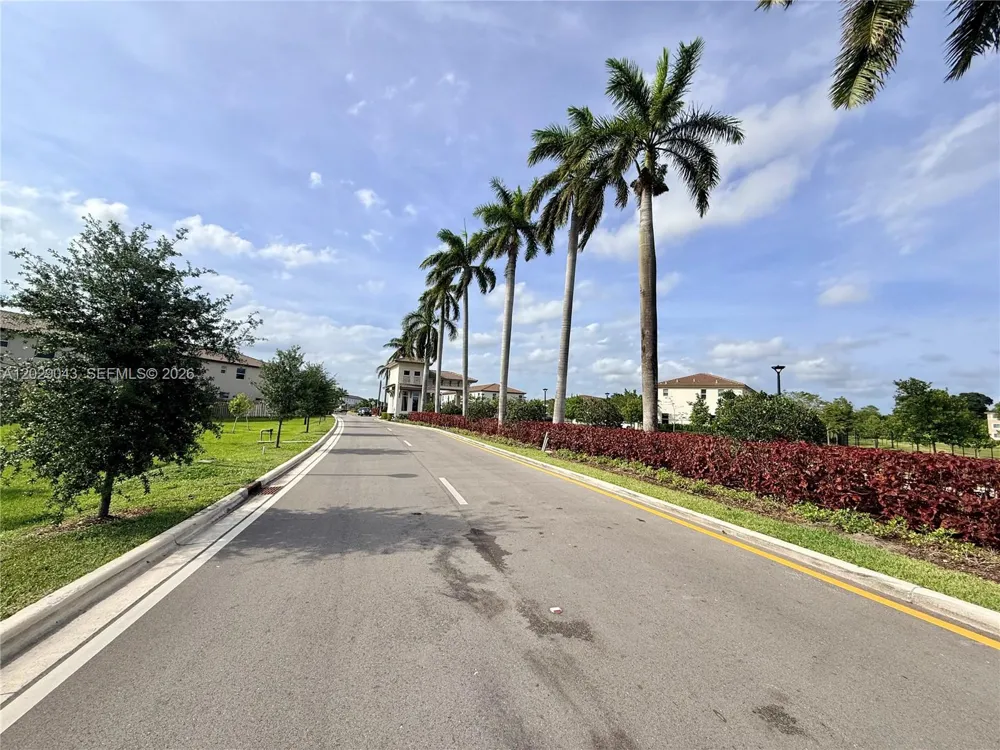 2462 NW 131st Cir Miami, FL 33167