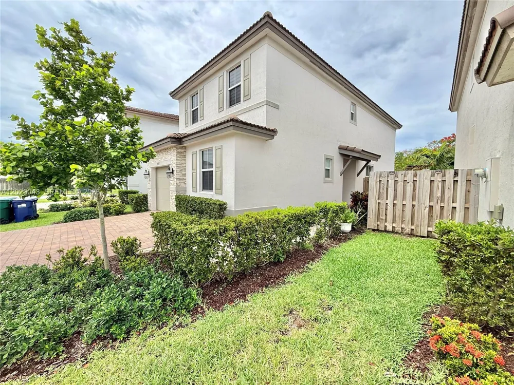 2462 NW 131st Cir Miami, FL 33167
