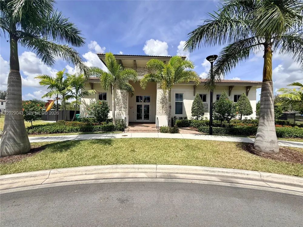 2462 NW 131st Cir Miami, FL 33167