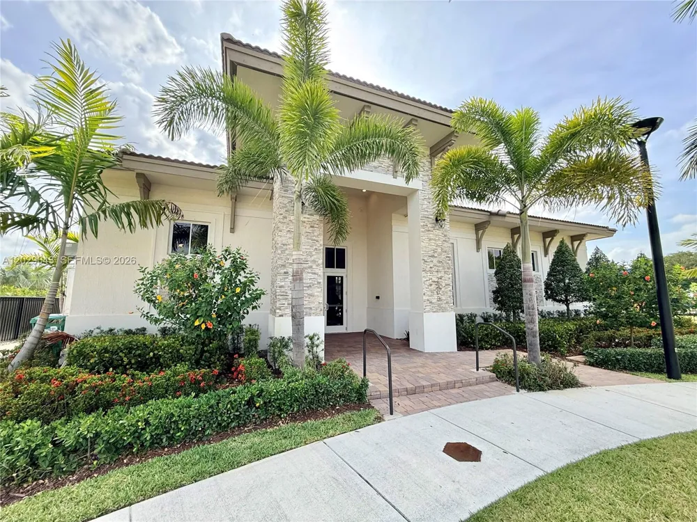 2462 NW 131st Cir Miami, FL 33167