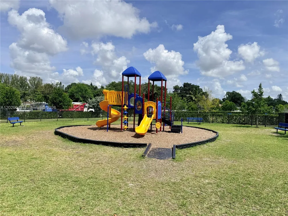 2462 NW 131st Cir Miami, FL 33167