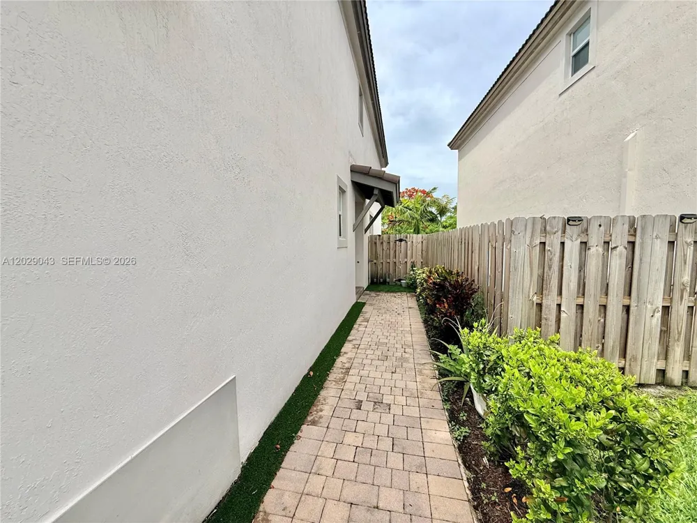 2462 NW 131st Cir Miami, FL 33167