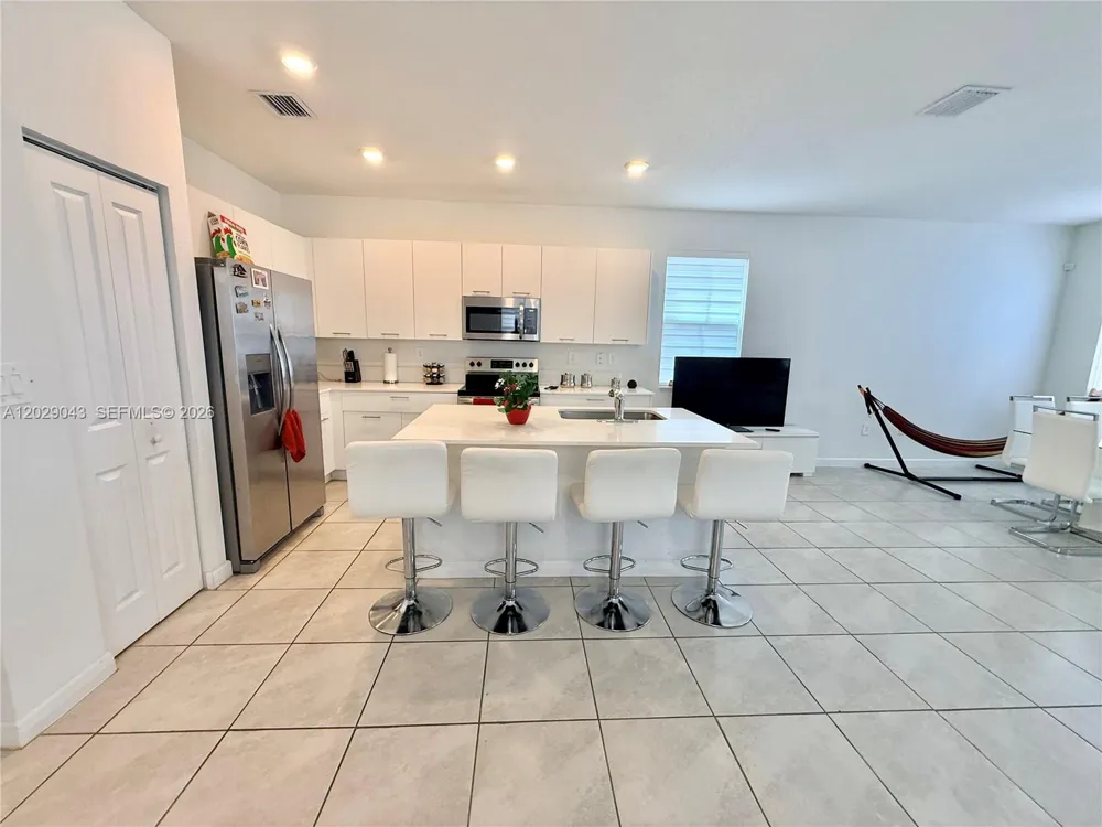 2462 NW 131st Cir Miami, FL 33167
