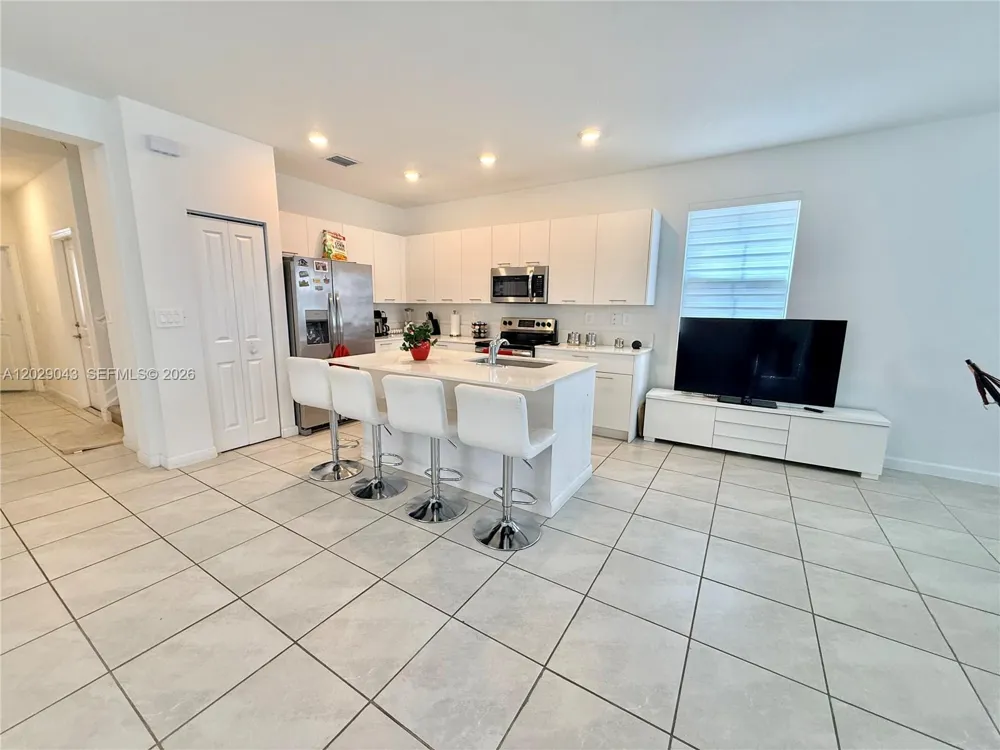 2462 NW 131st Cir Miami, FL 33167