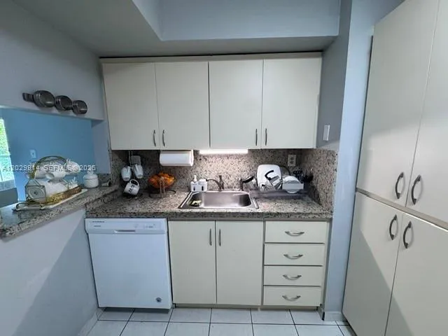 11780 SW 18th St #428-2 Miami, FL 33175