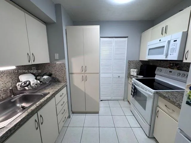 11780 SW 18th St #428-2 Miami, FL 33175