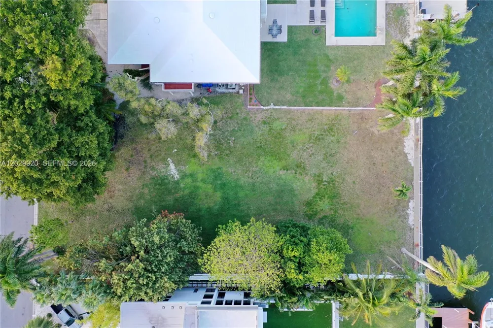 927 Northlake Dr Hollywood, FL 33019