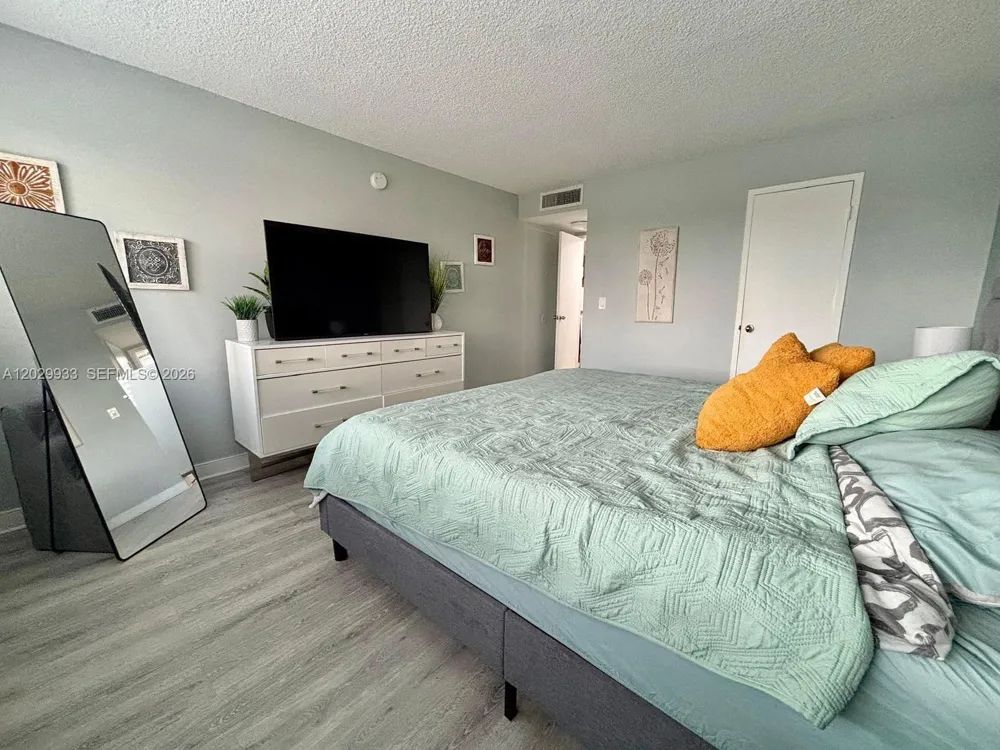 301 Golden Isles Dr #406 Hallandale Beach, FL 33009