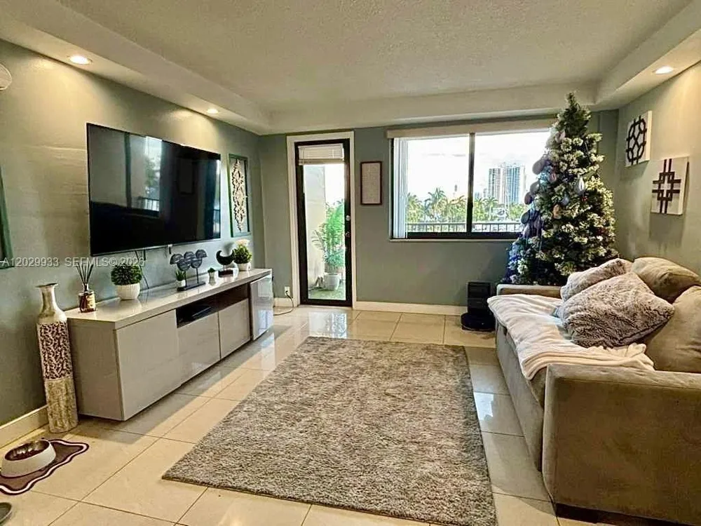 301 Golden Isles Dr #406 Hallandale Beach, FL 33009