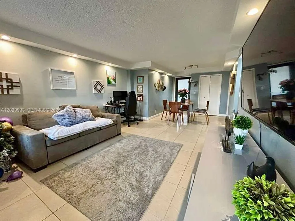 301 Golden Isles Dr #406 Hallandale Beach, FL 33009