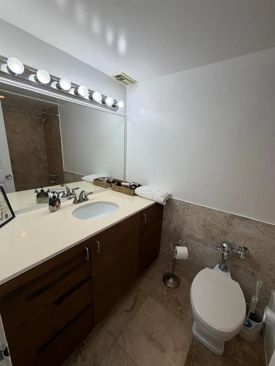 26 Diplomat Parkway #2880 Hallandale Beach, FL 33009