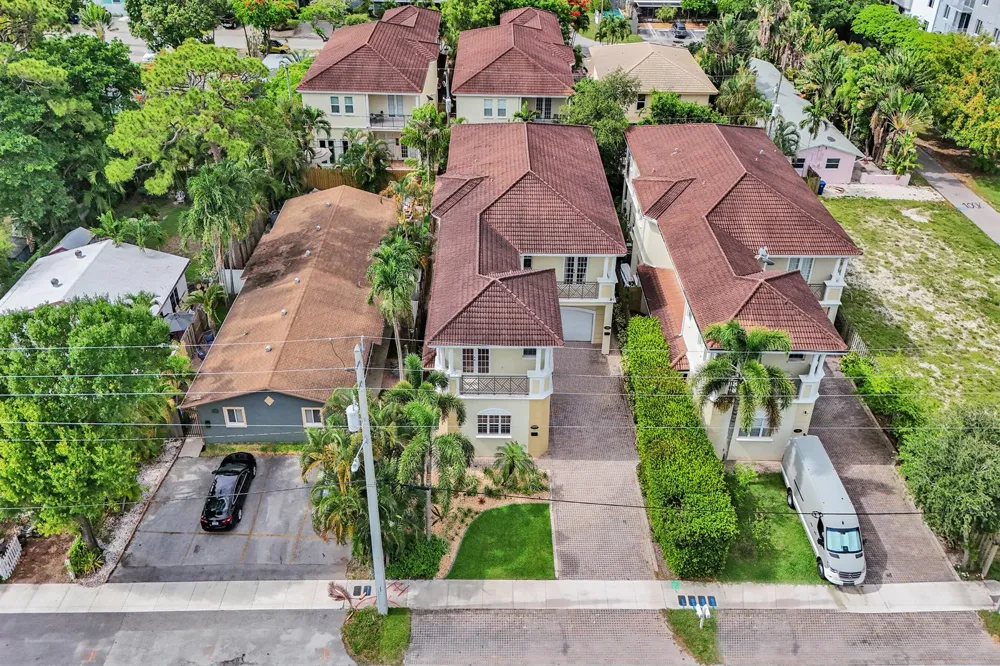 1400 NE 24th Street #1400 Wilton Manors, FL 33305