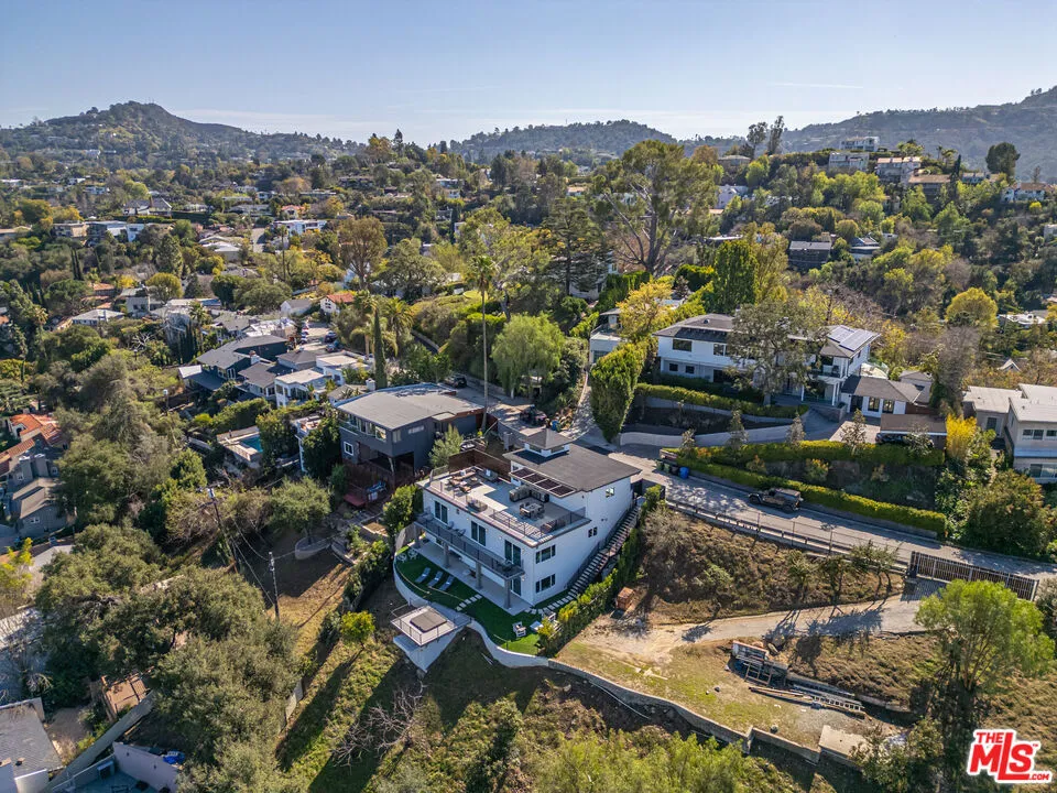 11729 Laurelwood Drive Studio City, CA 91604