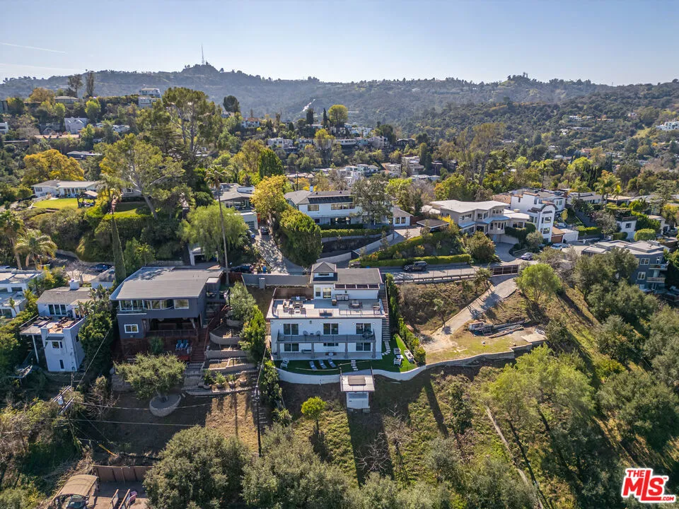11729 Laurelwood Drive Studio City, CA 91604