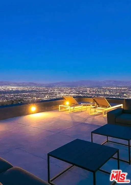 11729 Laurelwood Drive Studio City, CA 91604